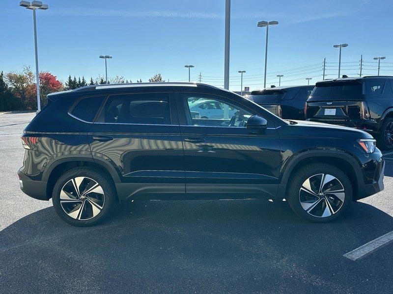 2025 Volkswagen Taos SE 4MOTION