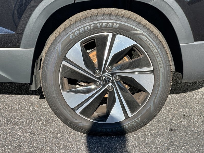 2025 Volkswagen Taos SE 4MOTION