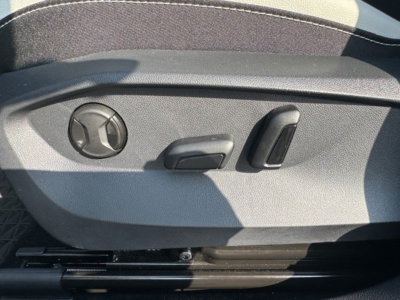 2025 Volkswagen Taos SE 4MOTION