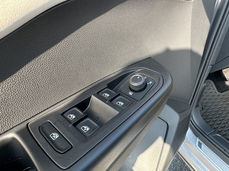 2025 Volkswagen Taos SE 4MOTION