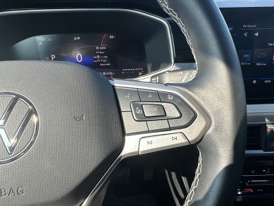 2025 Volkswagen Taos SE 4MOTION