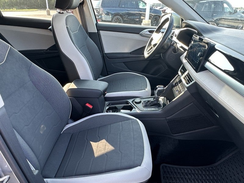 2025 Volkswagen Taos SE 4MOTION