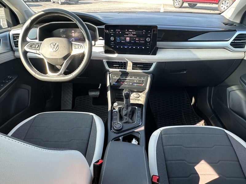 2025 Volkswagen Taos SE 4MOTION