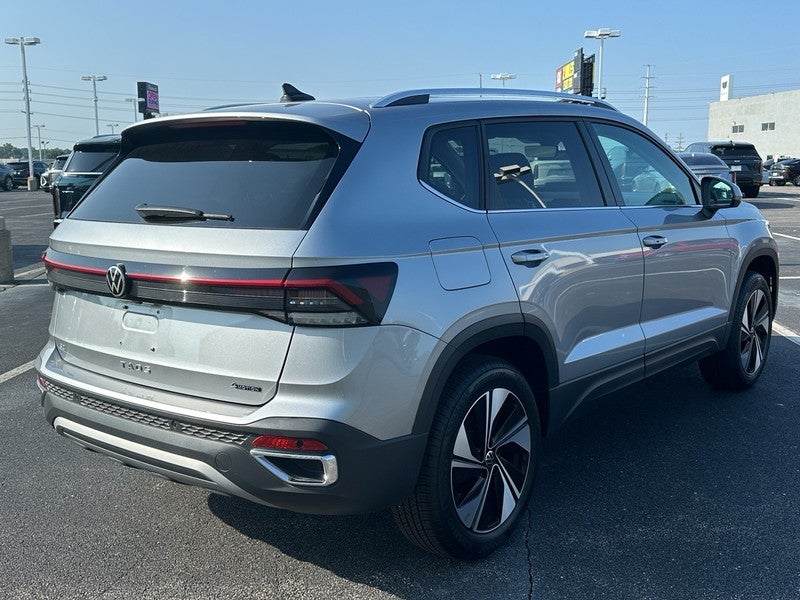 2025 Volkswagen Taos SE 4MOTION