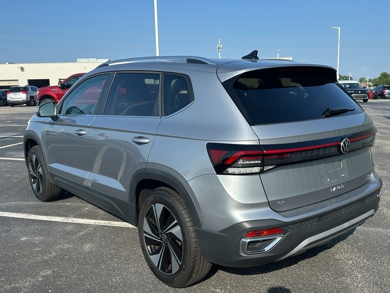 2025 Volkswagen Taos SE 4MOTION