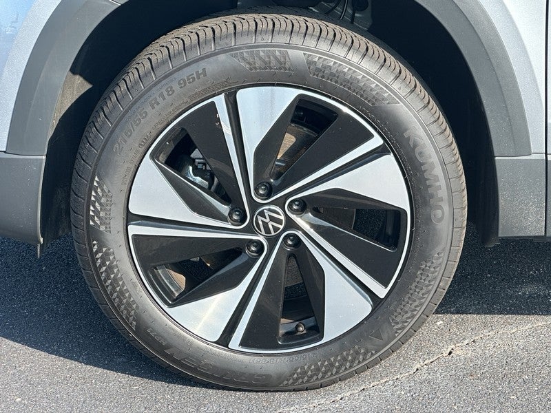 2025 Volkswagen Taos SE 4MOTION