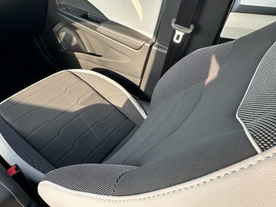 2025 Volkswagen Taos SE 4MOTION