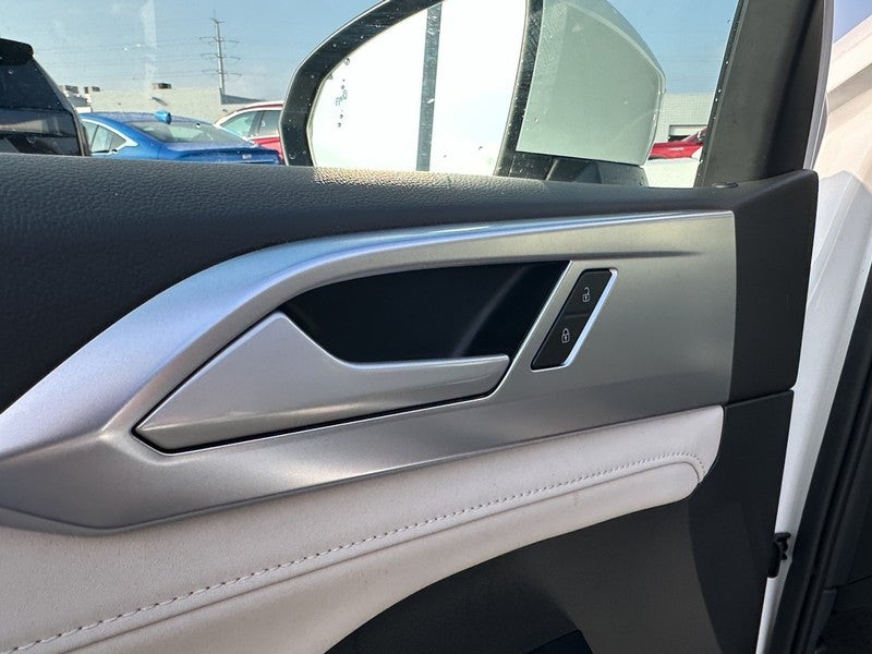 2025 Volkswagen Taos SE 4MOTION