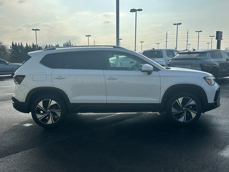 2025 Volkswagen Taos SE 4MOTION