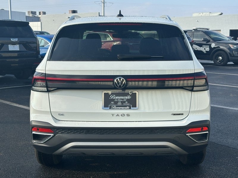 2025 Volkswagen Taos SE 4MOTION