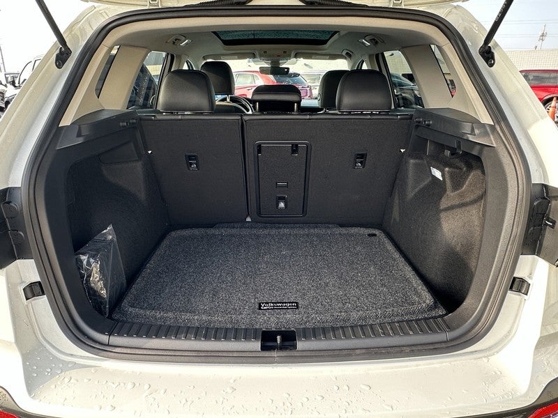 2025 Volkswagen Taos SE 4MOTION