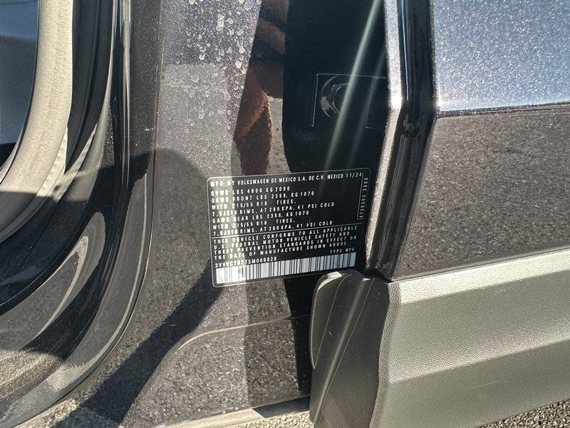 2025 Volkswagen Taos SE 4MOTION