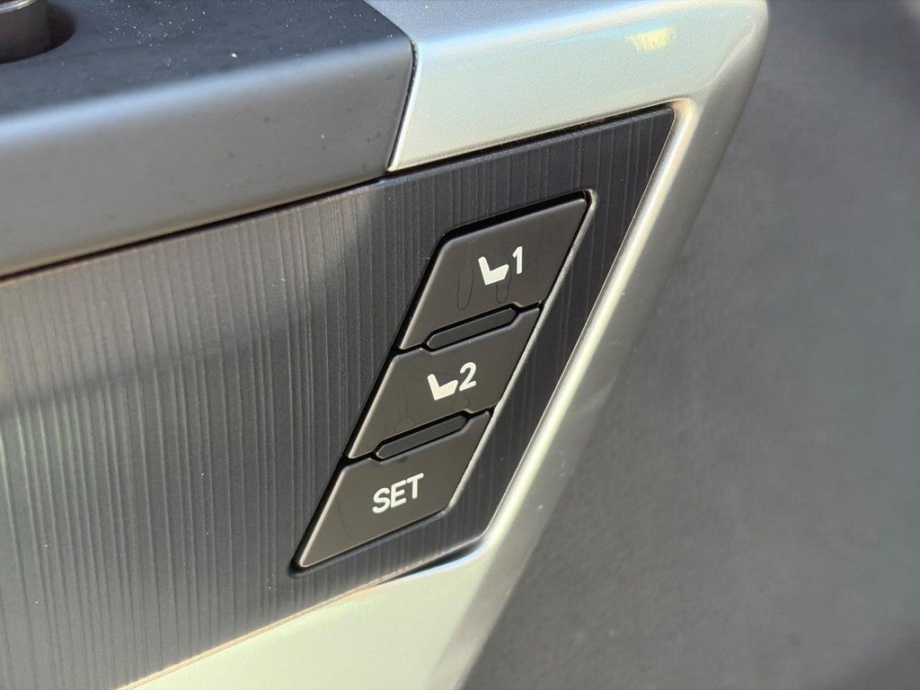 2024 Toyota Sequoia Platinum 4WD (Natl)