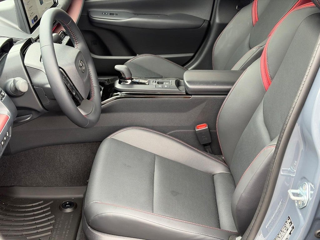 2026 Toyota Prius Plug-In Hybrid XSE Premium (Natl)