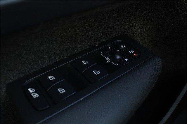 2021 Volvo XC40 Recharge P8 eAWD Pure Electric