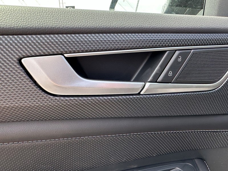 2025 Volkswagen Atlas Cross Sport 2.0T SEL R-Line Black 4MOTION