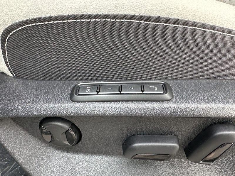 2026 Volkswagen Atlas Cross Sport 2.0T SEL Premium R-Line 4MOTION