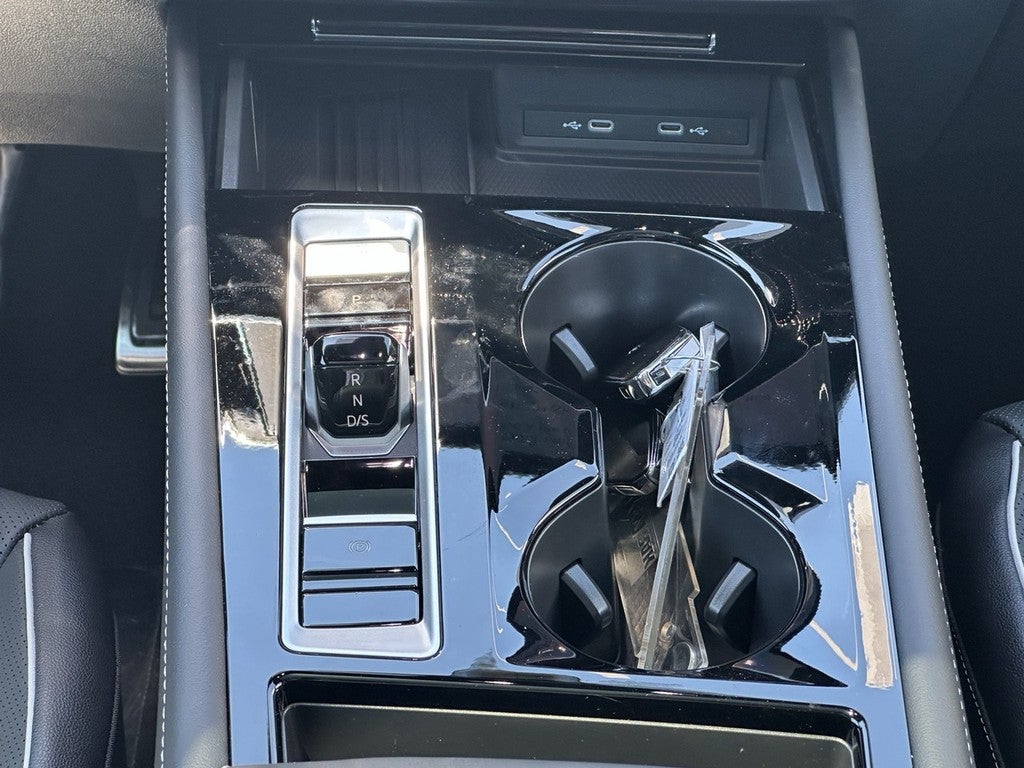 2026 Volkswagen Atlas Cross Sport 2.0T SEL Premium R-Line 4MOTION