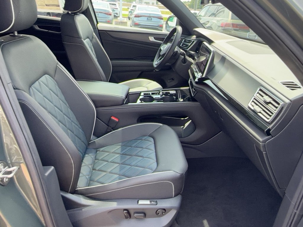 2026 Volkswagen Atlas Cross Sport 2.0T SEL Premium R-Line 4MOTION