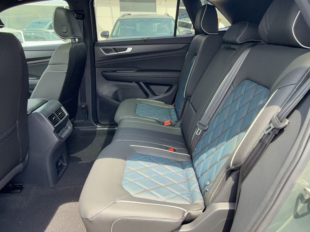 2026 Volkswagen Atlas Cross Sport 2.0T SEL Premium R-Line 4MOTION