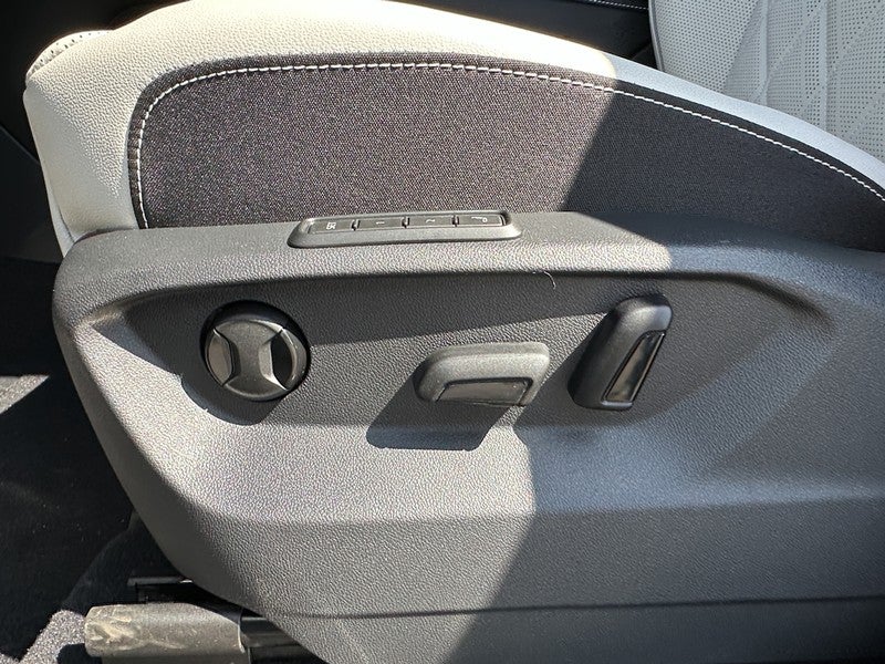 2025 Volkswagen Atlas Cross Sport 2.0T SEL Premium R-Line 4MOTION