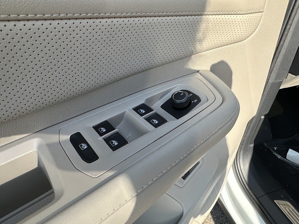 2026 Volkswagen Atlas 2.0T SE w/Technology FWD