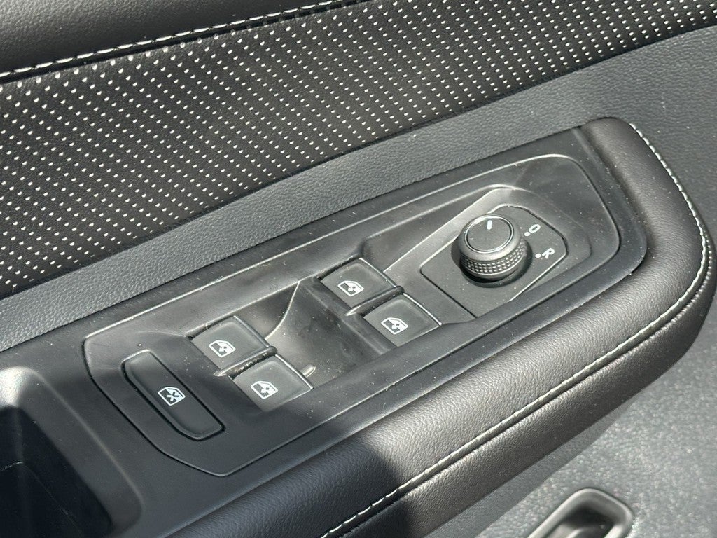 2026 Volkswagen Atlas Cross Sport 2.0T SE w/Technology 4MOTION