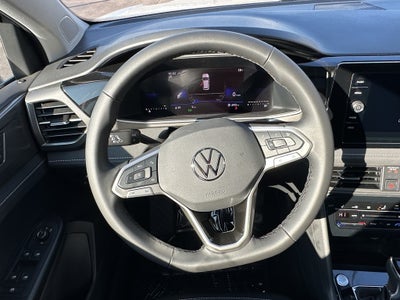 2026 Volkswagen Taos SE Black 4MOTION