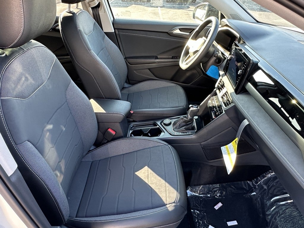 2026 Volkswagen Taos SE Black 4MOTION