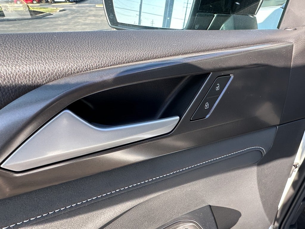 2026 Volkswagen Taos SE Black 4MOTION