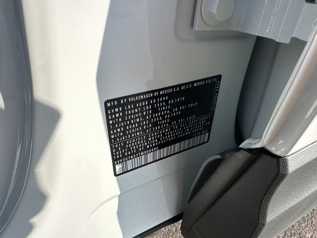 2026 Volkswagen Taos SE Black 4MOTION