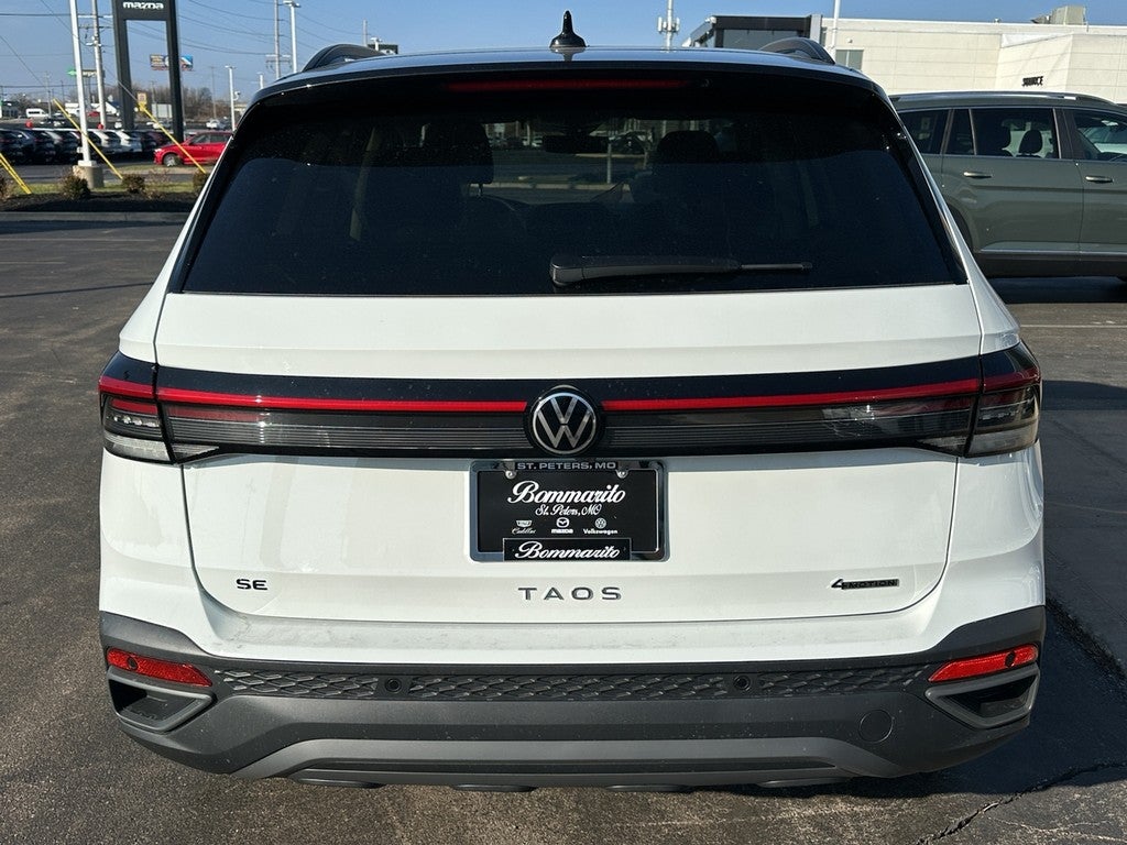 2026 Volkswagen Taos SE Black 4MOTION