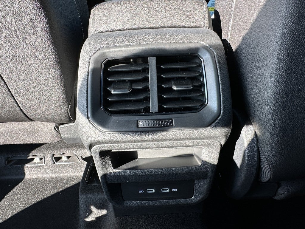 2026 Volkswagen Taos SE Black 4MOTION