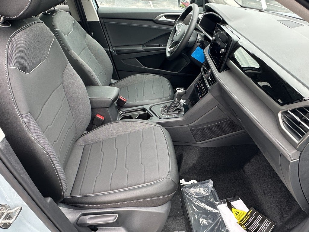 2026 Volkswagen Taos SE Black FWD
