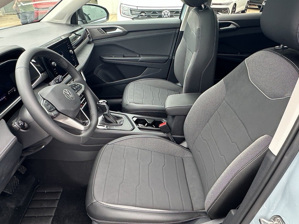 2026 Volkswagen Taos SE Black FWD