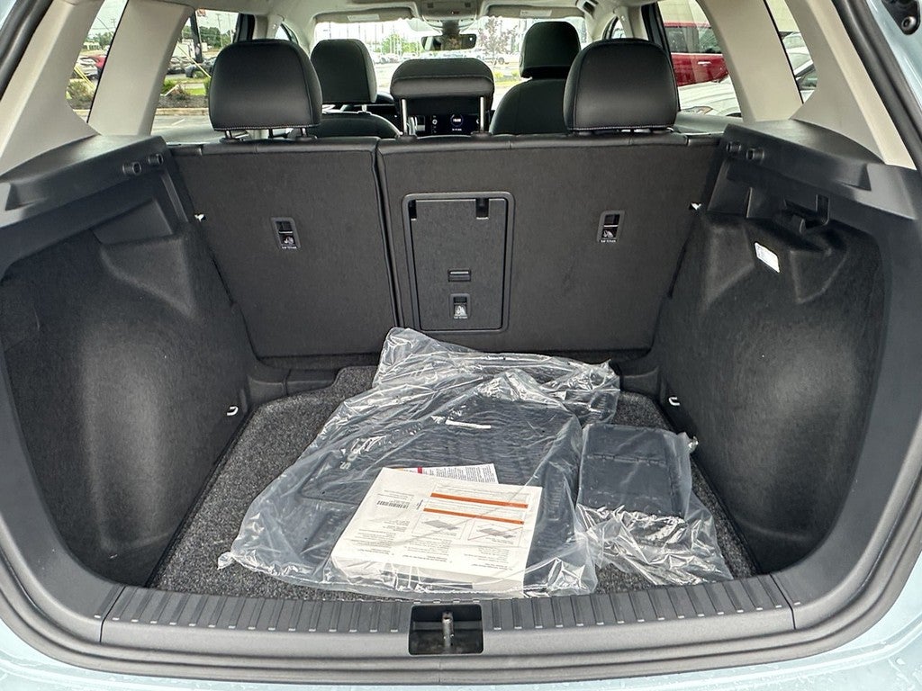 2026 Volkswagen Taos SE Black FWD