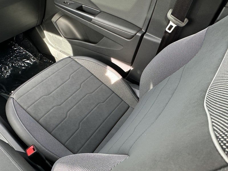 2025 Volkswagen Taos SE Black FWD