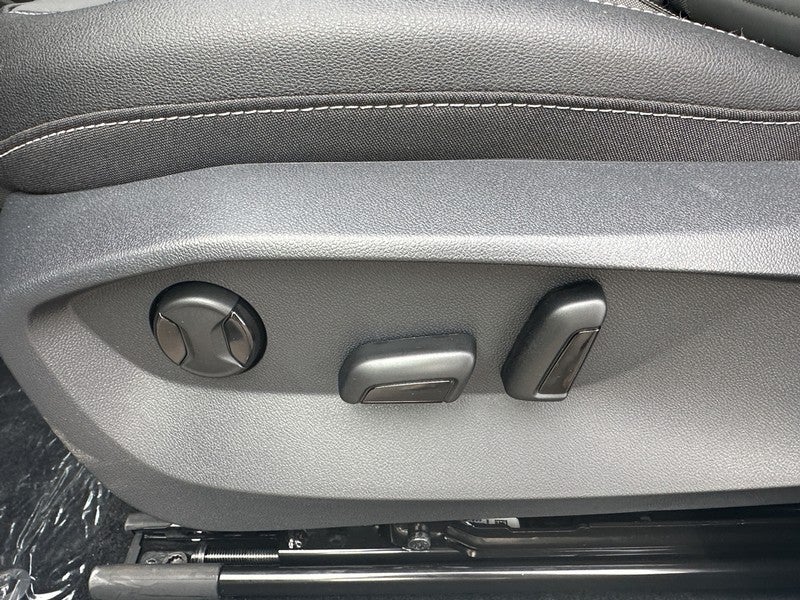 2026 Volkswagen Taos SE Black FWD