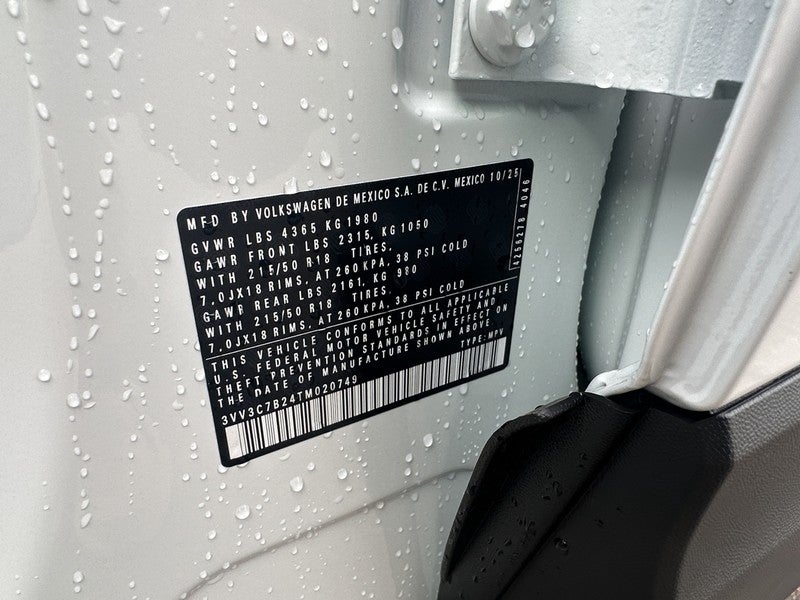 2026 Volkswagen Taos SE Black FWD