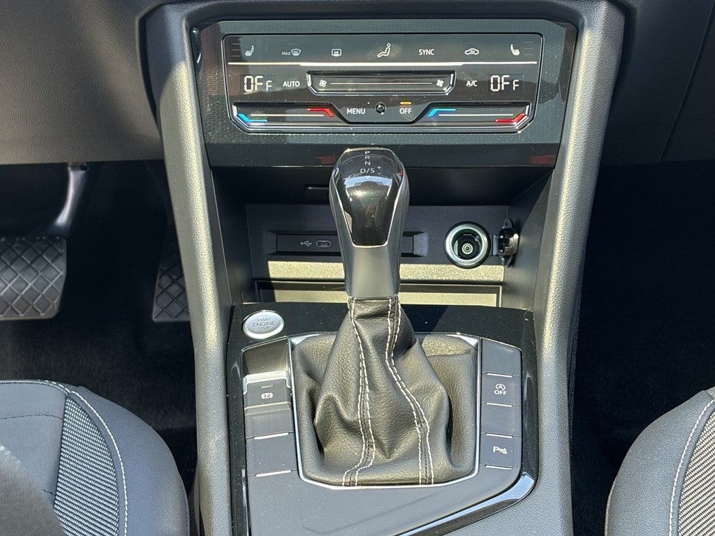 2026 Volkswagen Taos SE Black FWD