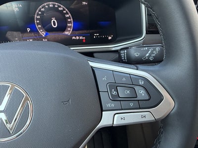 2026 Volkswagen Taos SE Black FWD