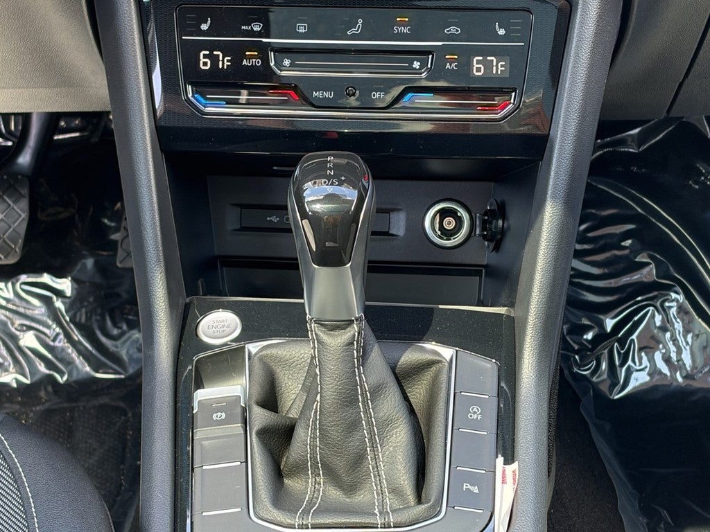 2026 Volkswagen Taos SE Black FWD