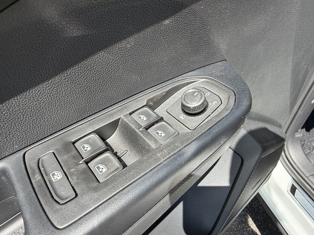 2026 Volkswagen Taos SE Black FWD