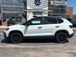 2026 Volkswagen Taos SE Black FWD