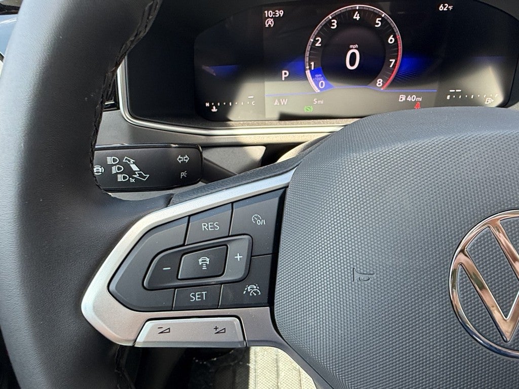 2026 Volkswagen Taos SE Black FWD