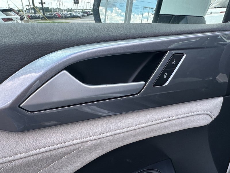 2025 Volkswagen Taos SEL 4MOTION