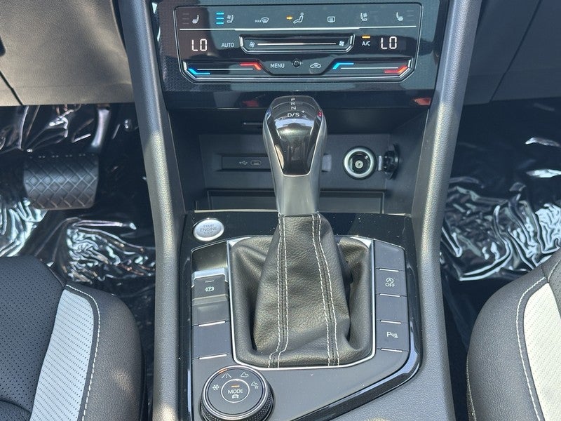 2025 Volkswagen Taos SEL 4MOTION