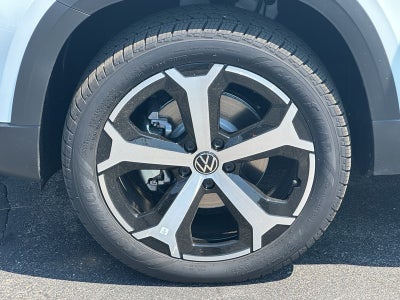 2025 Volkswagen Taos SEL 4MOTION