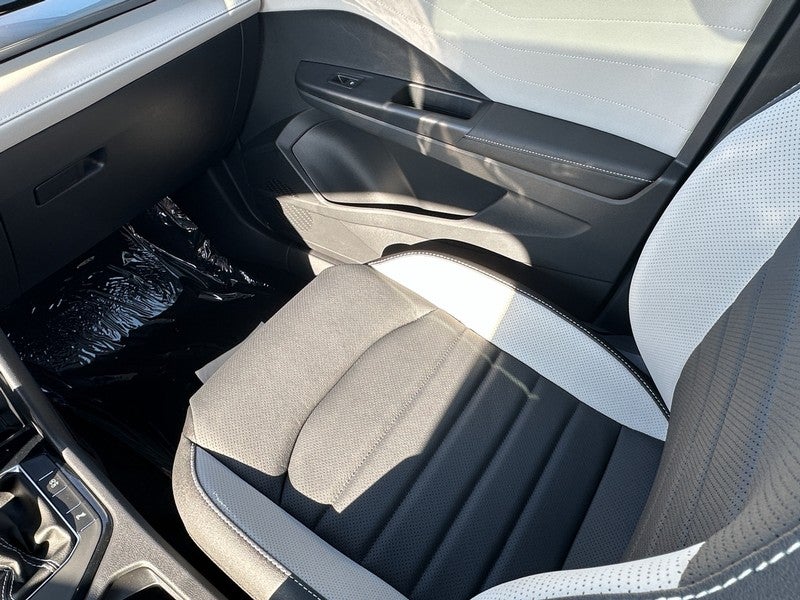 2025 Volkswagen Taos SEL 4MOTION