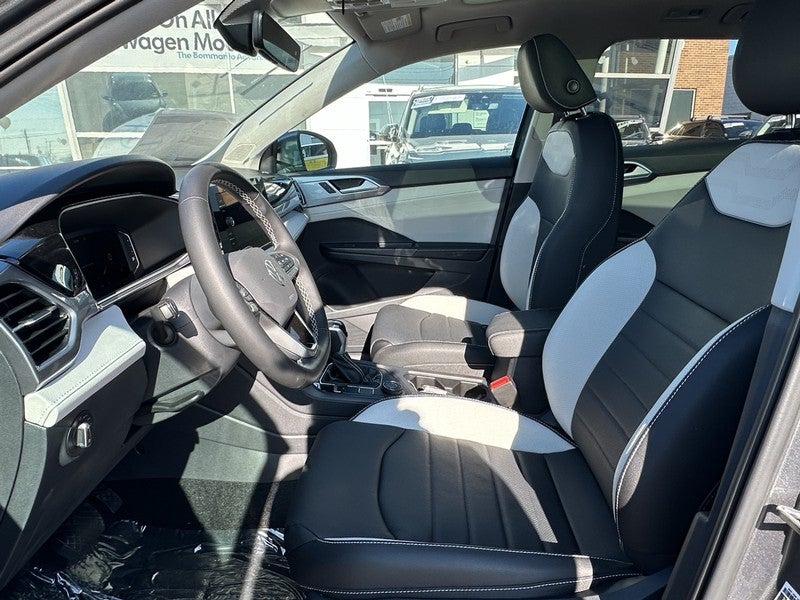 2025 Volkswagen Taos SEL 4MOTION